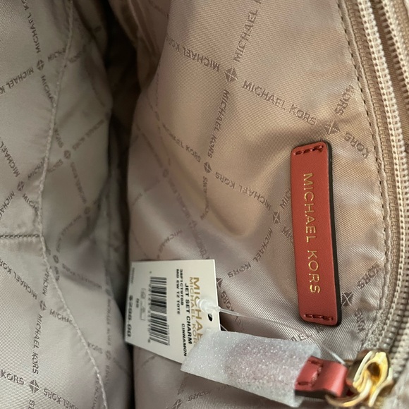 SOLD-MICHAEL Michael Kors Jet Set Charm - Picture 10 of 15